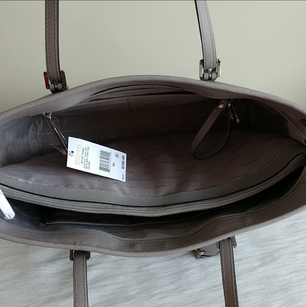 NEW🌺FREE🛍️🌺 BEAUTIFUL MICHAEL KORS  TOTES.nwt - Picture 3 of 8